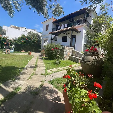 E&n * Skopelos Town